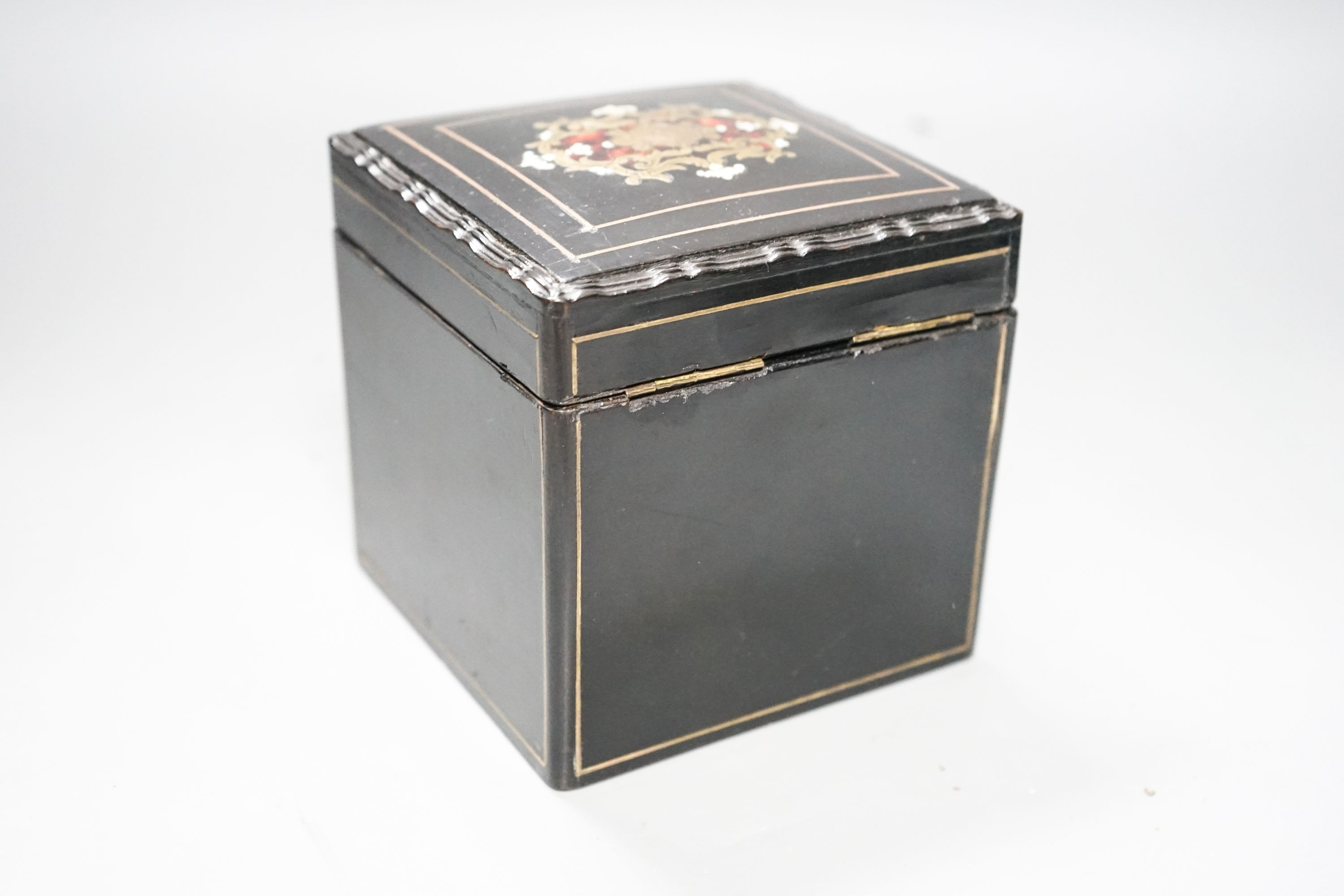 A late 19th century French tea caddy with boulle work to lid 13cm